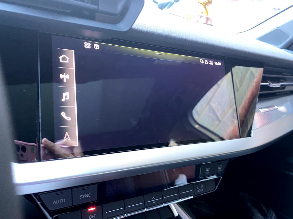 奥迪A3 怎么我的carplay一点开就黑屏啊 连是能连上?