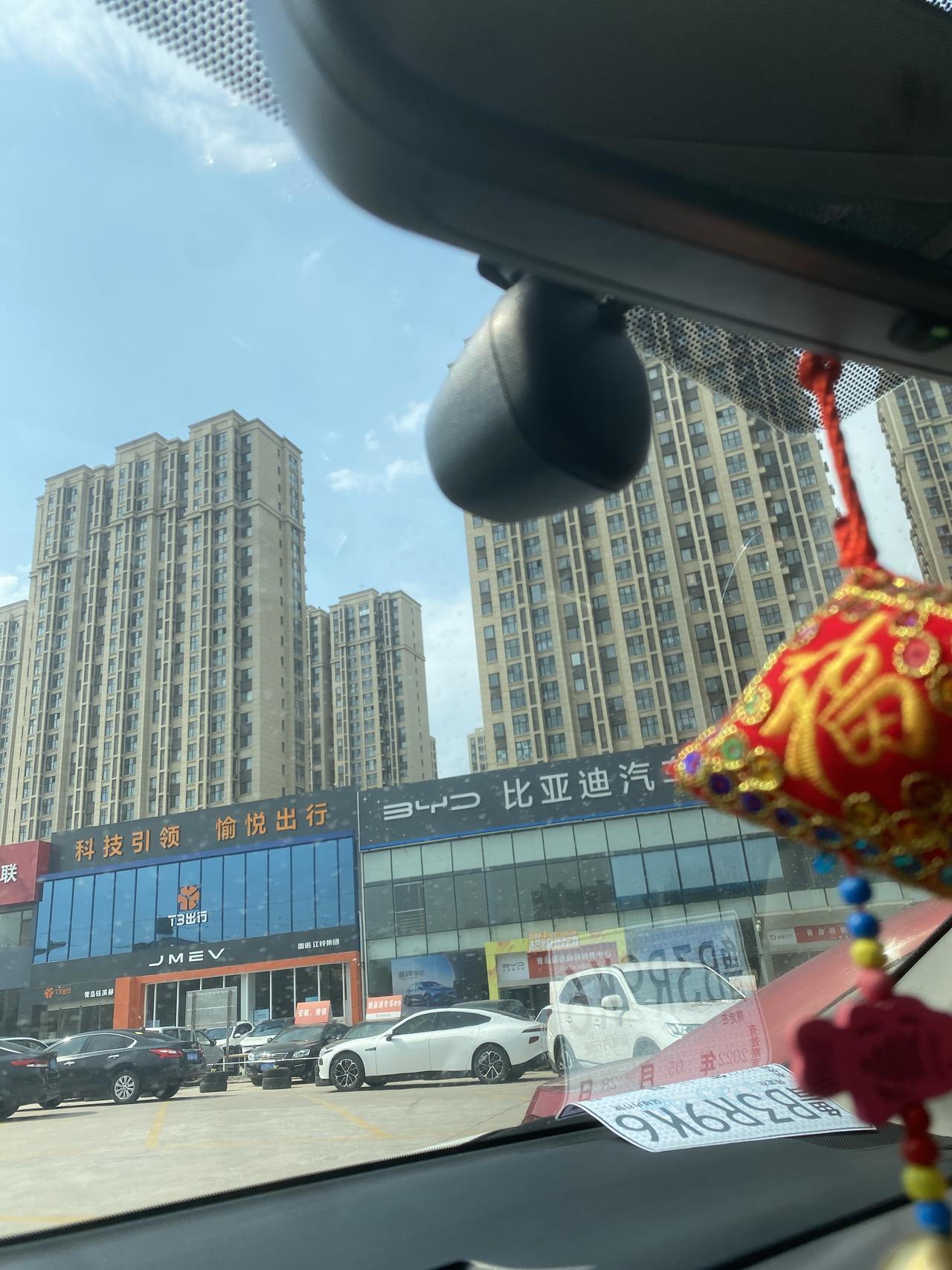 丰田RAV4荣放 买的二手车，荣放16款两驱智尚版，想知道这个东西是啥？原车带的？还是后安装的行车记录仪？有人知道吗？