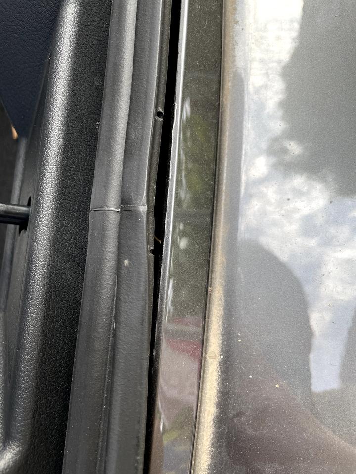 马自达3 昂克赛拉 车后备箱胶条为什么间隙这么大