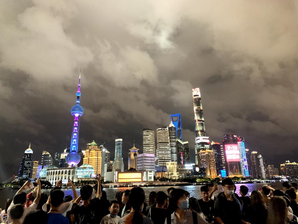 马自达3 昂克赛拉 大家说是上海疫情结束立刻买车好呢还是多等一阵子再买车合适呢上海下半年还会有车展之类的吗？