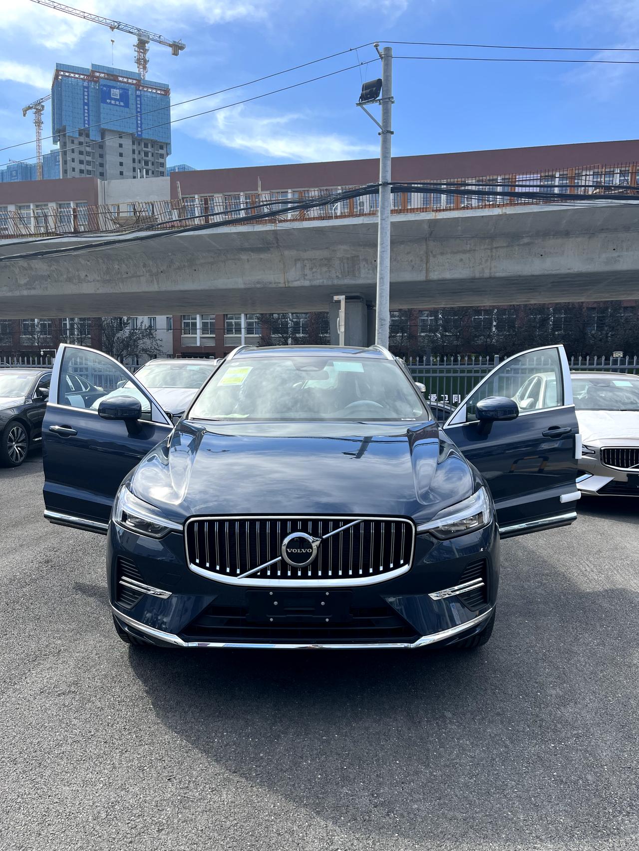 沃尔沃XC60 新车23款智逸，提车了需要买哪些配备实用的配件或者装饰，求各前辈指教