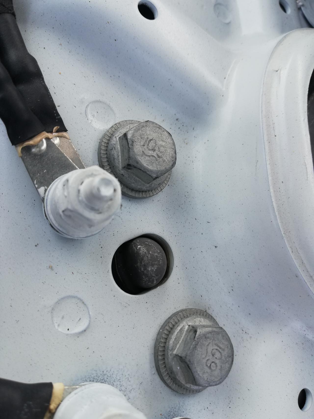 雪佛兰迈锐宝XL 那天提新车(深圳)，有两个问题！你们来说说！是否有大问题？价格1.3T 锐动版  优惠5.7w  落地