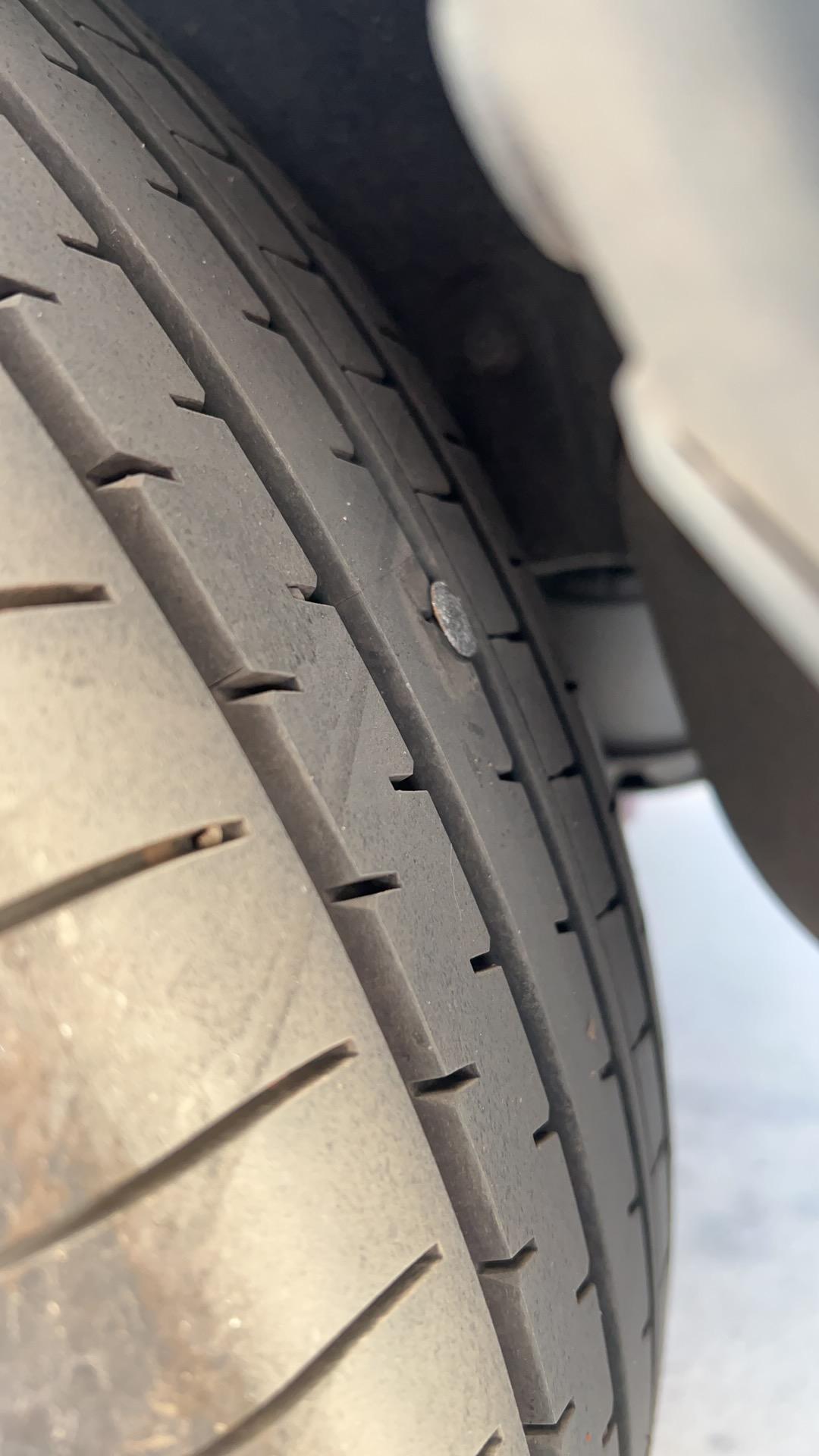 丰田RAV4荣放 求问车友们，左后轮胎扎钉了，怎么办