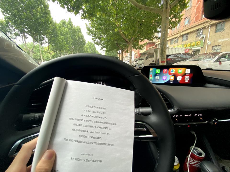 马自达3 昂克赛拉 中控屏幕行驶过程中黑屏几秒自动恢复正常！好几次了
