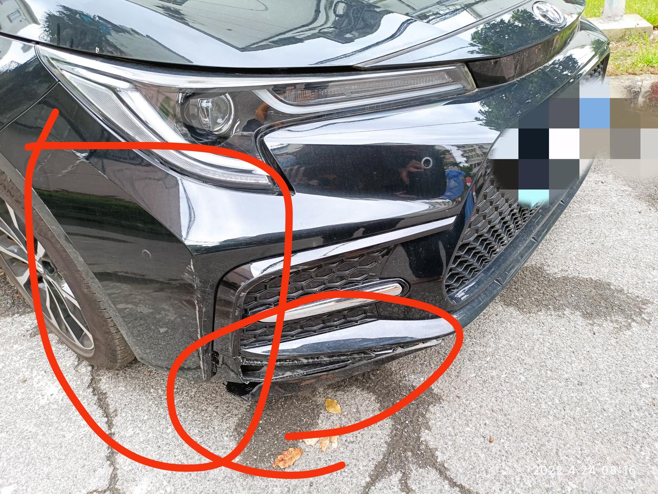 本车是雷凌1.2运动款。       对方全责，是个很重的中大型SUV，拐弯时轮胎把前保险塑料件的最右下角撞掉了，卡扣被