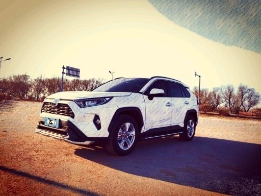 丰田RAV4荣放 大家好，我的荣放RAV4刚提车不久，行驶了3000公里，最近有一次发现行驶中转数突然升高到5000转，