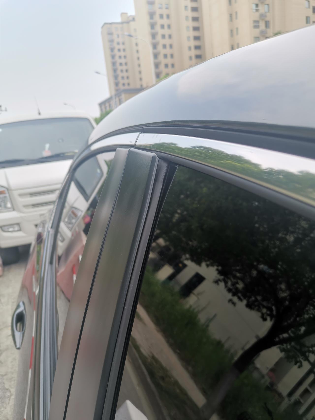 马自达3 昂克赛拉 车子停在小区楼下，被晒了1周，车门的装饰板都翘起来了，还发现副驾驶车门有下沉，怎么办