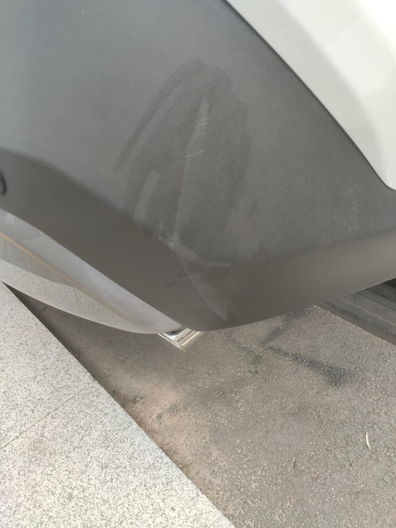 丰田RAV4荣放 这个地方擦了一下  怎么弄？ 求教