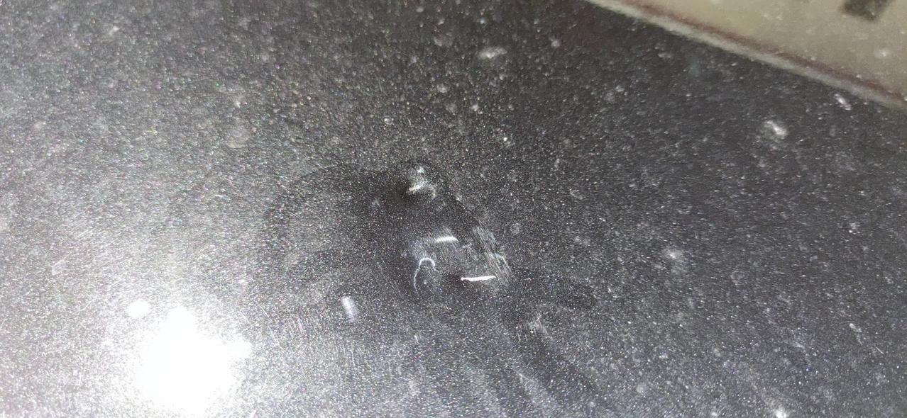 丰田RAV4荣放 大家帮忙看下  我的车发动机盖被砸了几个小坑怎么修复最好