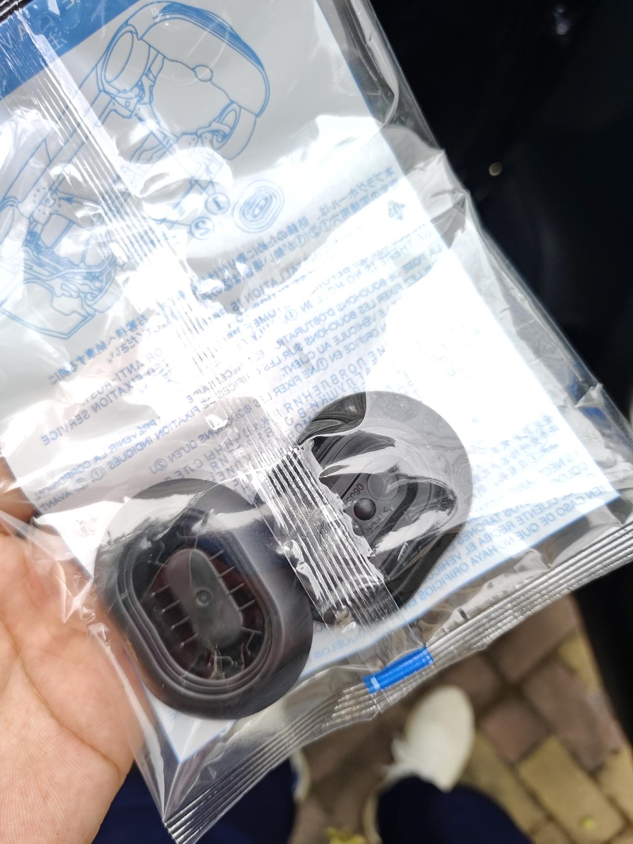 丰田RAV4荣放 刚买的都市版，今天在车上发现这个，请问是干嘛用的。