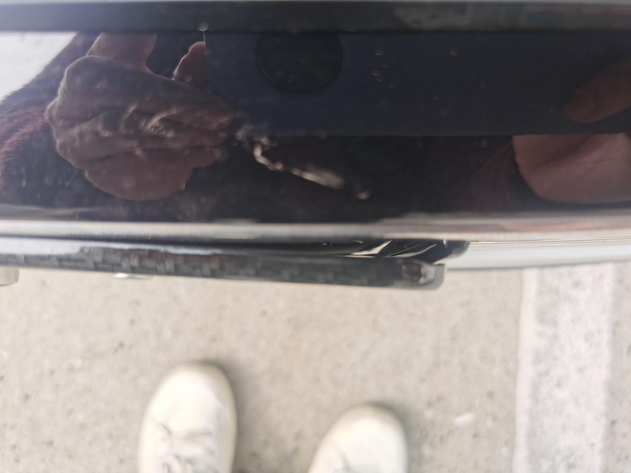 大众CC 求大佬推荐个牌照框，我这个大了点，两遍都顶着了