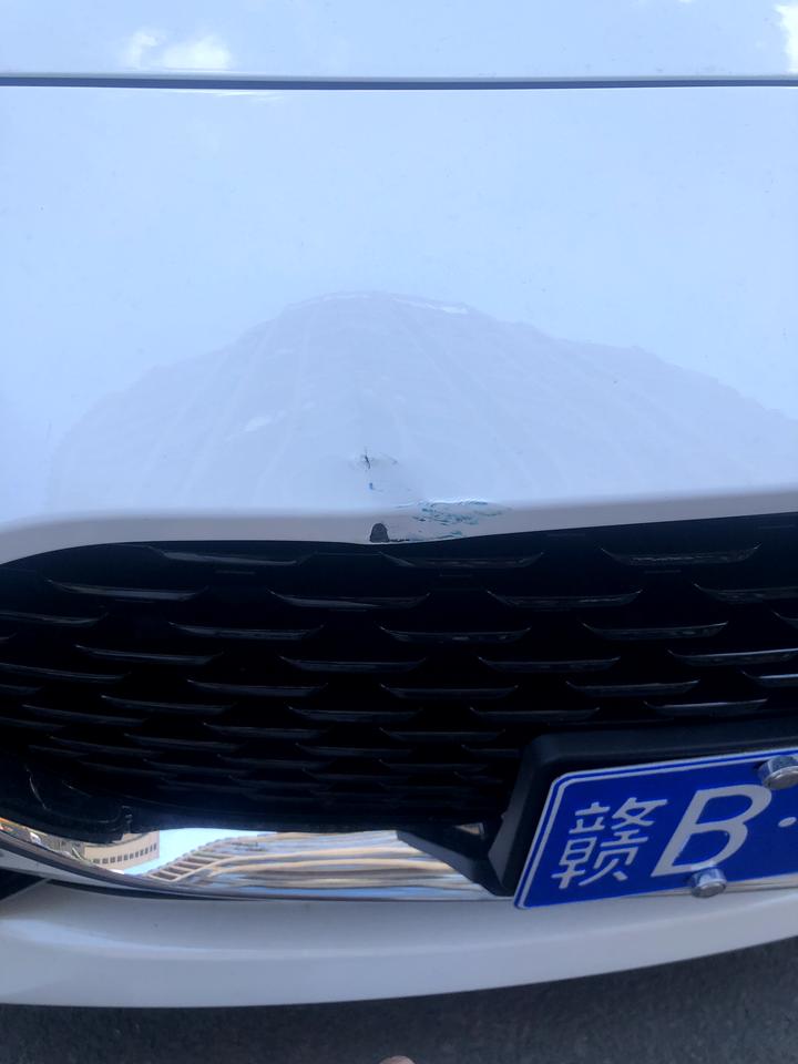 马自达3 昂克赛拉 这一块是塑料件吗，磕了一下，怎么修？