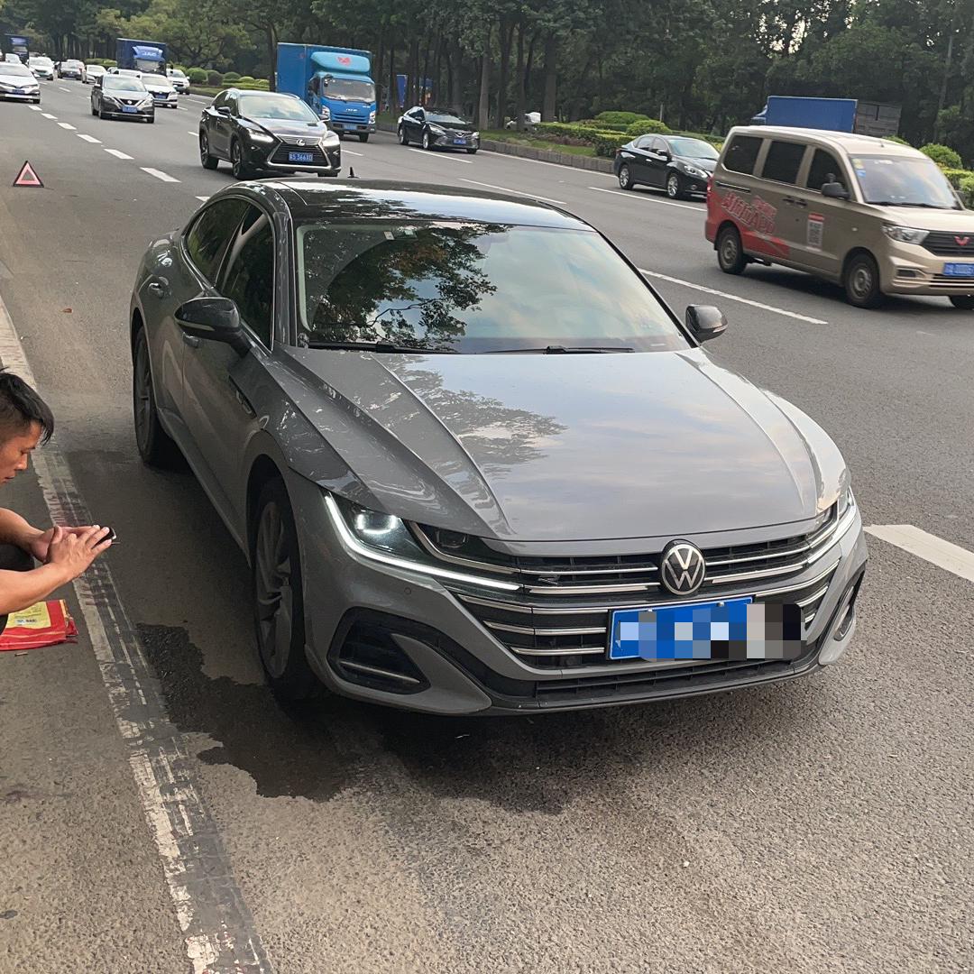 大众CC 关于车载etc说明书上说车子自带etc，有没有兄弟教一下怎么激活呀，能用吗附上我的一血，挡风玻璃被前面大货车掉