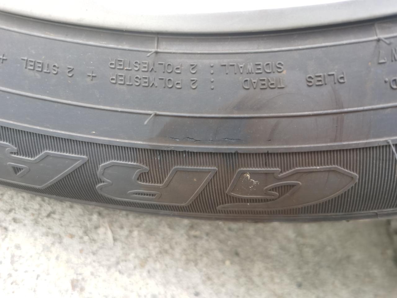 丰田RAV4荣放 就左前轮被蹭破了点(口子并不深)，汽修店员工看过后都说没啥事，肥皂水涂上面也不冒泡，求问各位，这种情况