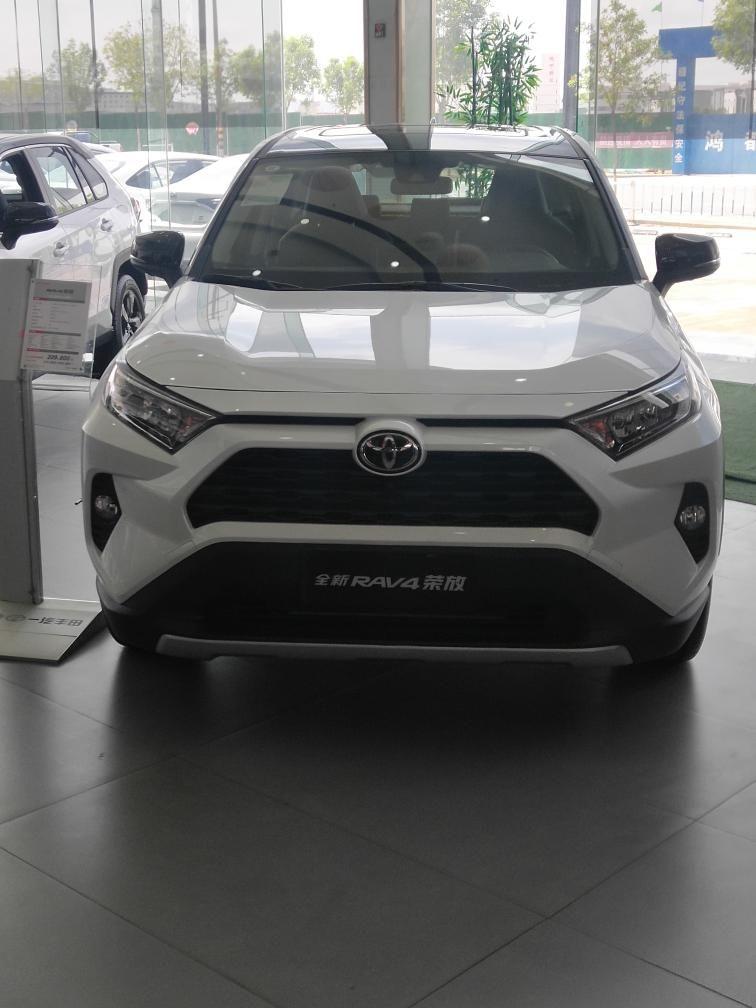 丰田RAV4荣放 刚买了2021款四驱风尚plus版，顶部黑色款。请问刚开车应该怎么去开或有哪些注意事项？