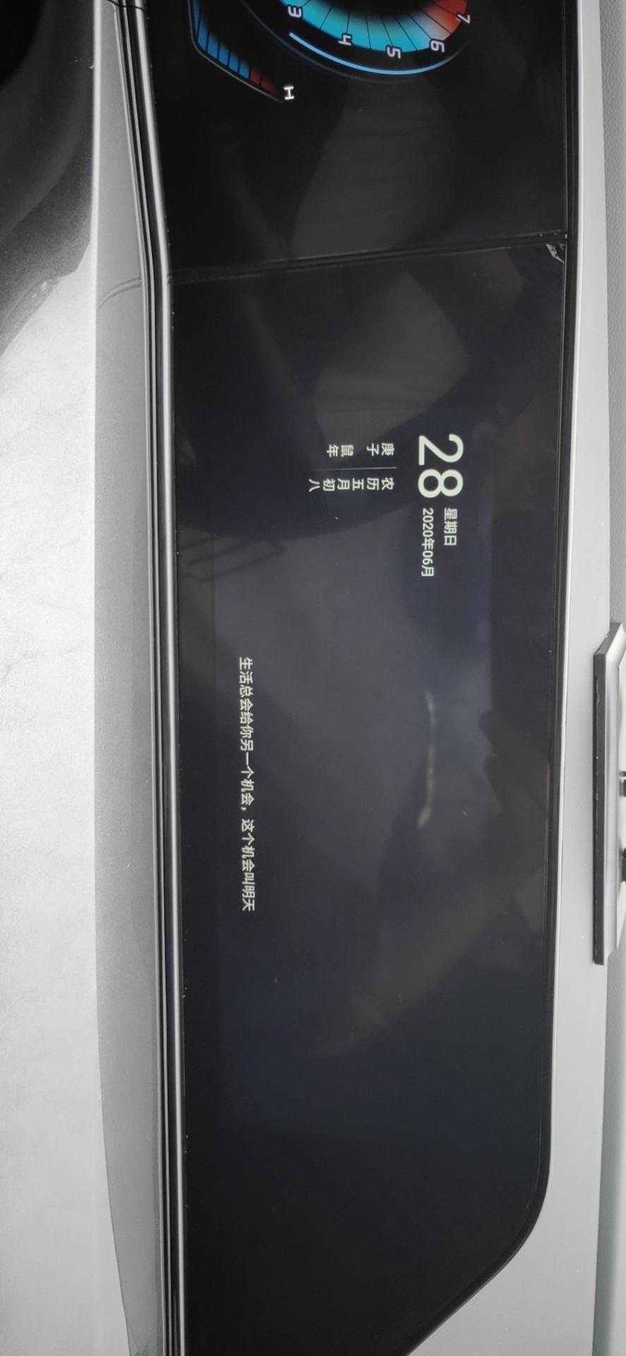 逸动plus 导航屏原厂带几层膜，我把带字的那层撕掉了，擦车的时候毛巾不小心挂起来一个小角，我以为这层也是个膜，我就撕了