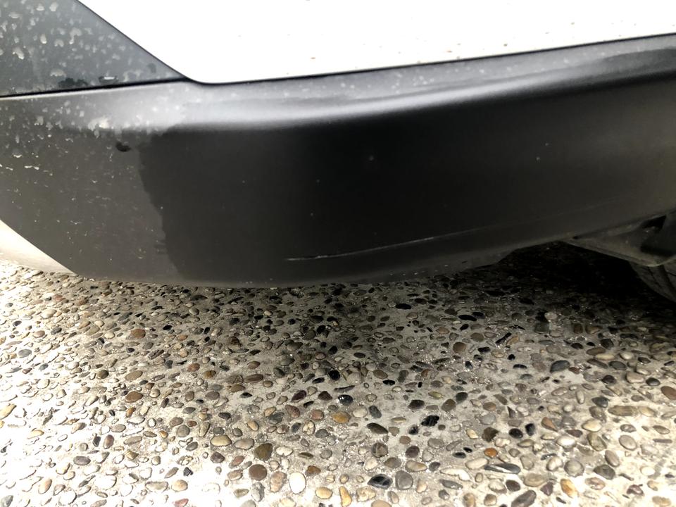 丰田RAV4荣放 撞花坛了……有处理的办法吗……这么长一条