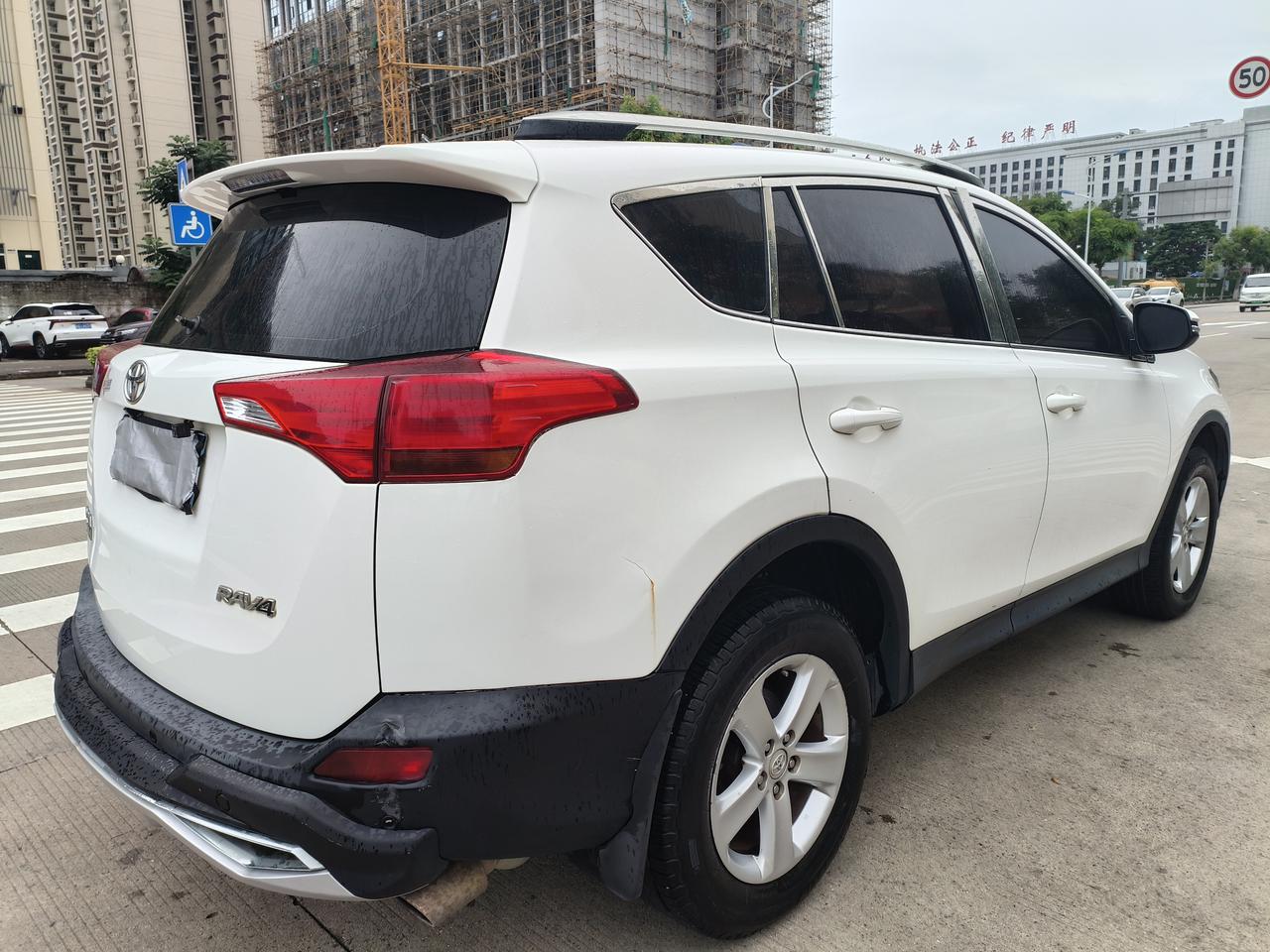 丰田RAV4荣放 14年荣放，18万公里。没有大事故没有泡水，不知道8万能不能出手