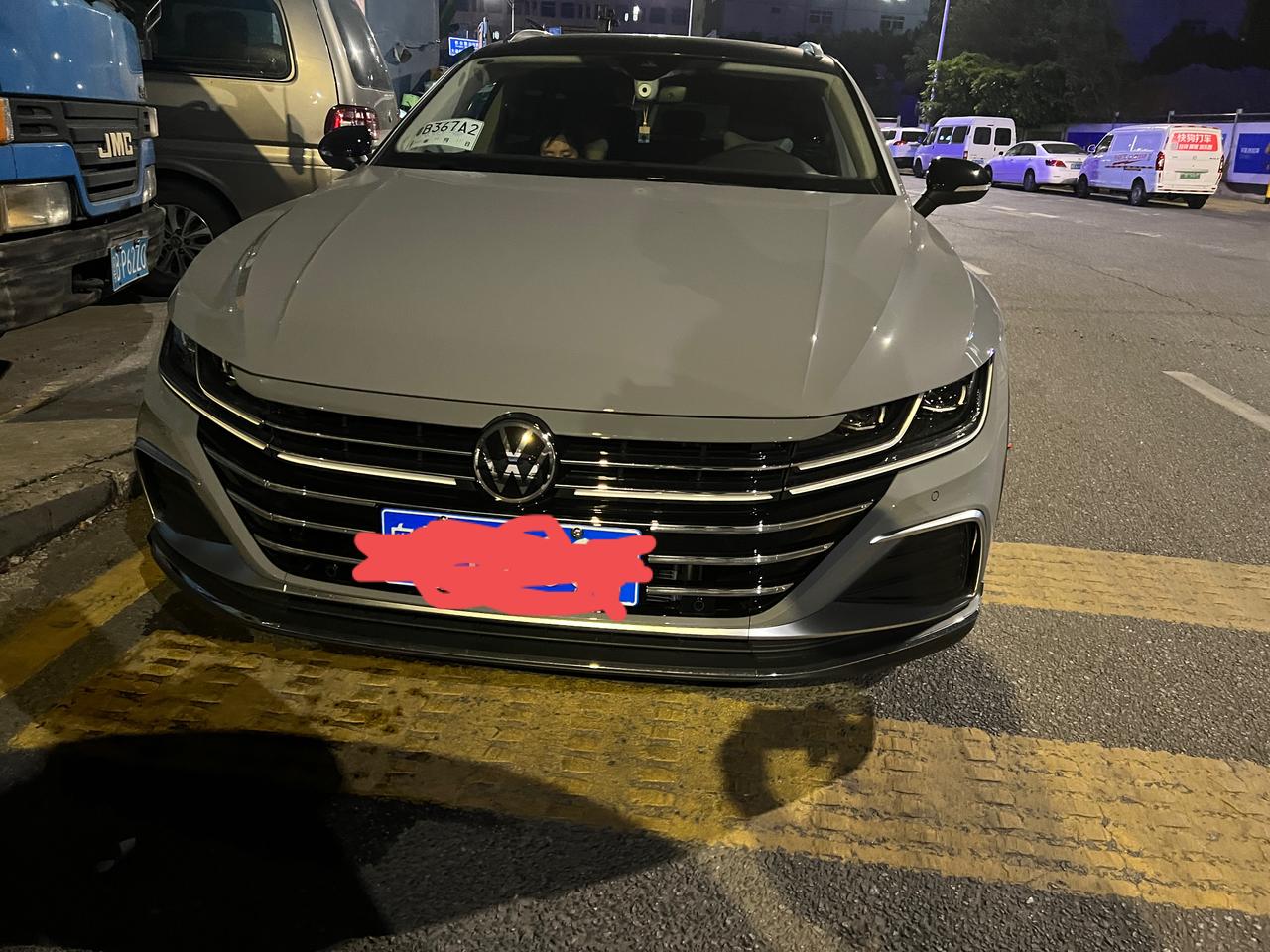 大众CC 我想问问你们的倒车影像清楚吗？4s说让装360全景就清楚了？另外，看配置单，猎装猎心不是后视镜防炫目的吗？为毛
