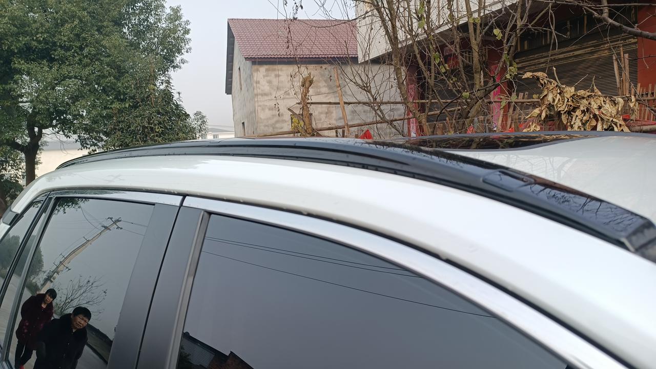 丰田RAV4荣放 准备装个行李架放东西，原厂行李架不能承重，还要重新打孔4s店说后面漏水不保，有什么办法吗？