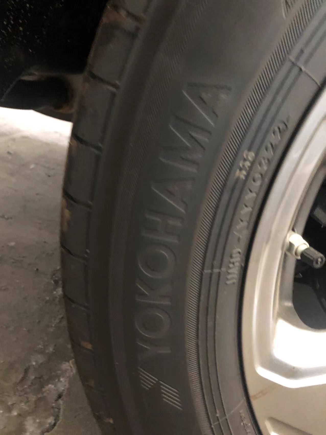 丰田RAV4荣放 你们荣放的原厂轮胎是哪个牌子的  4s店现车轮胎有两种（邓禄普和横滨）哪个好