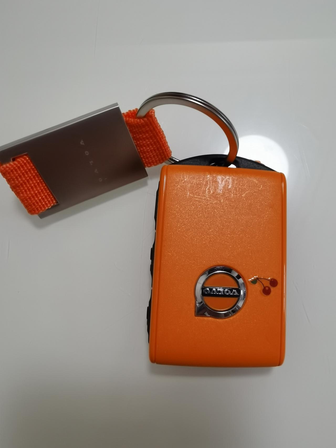 沃尔沃XC60 车友们，这个钥匙扣怎么用？以为和钥匙配套，但是这样装好像不对，用着不方便