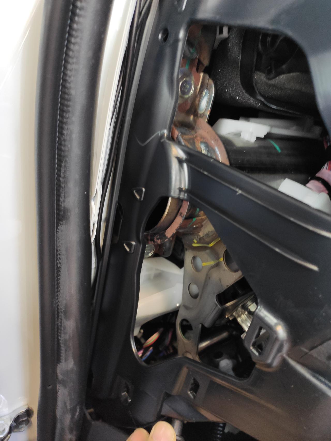 丰田RAV4荣放 这才半年，怎么就生锈了呢，这个可以要求赔偿吗？