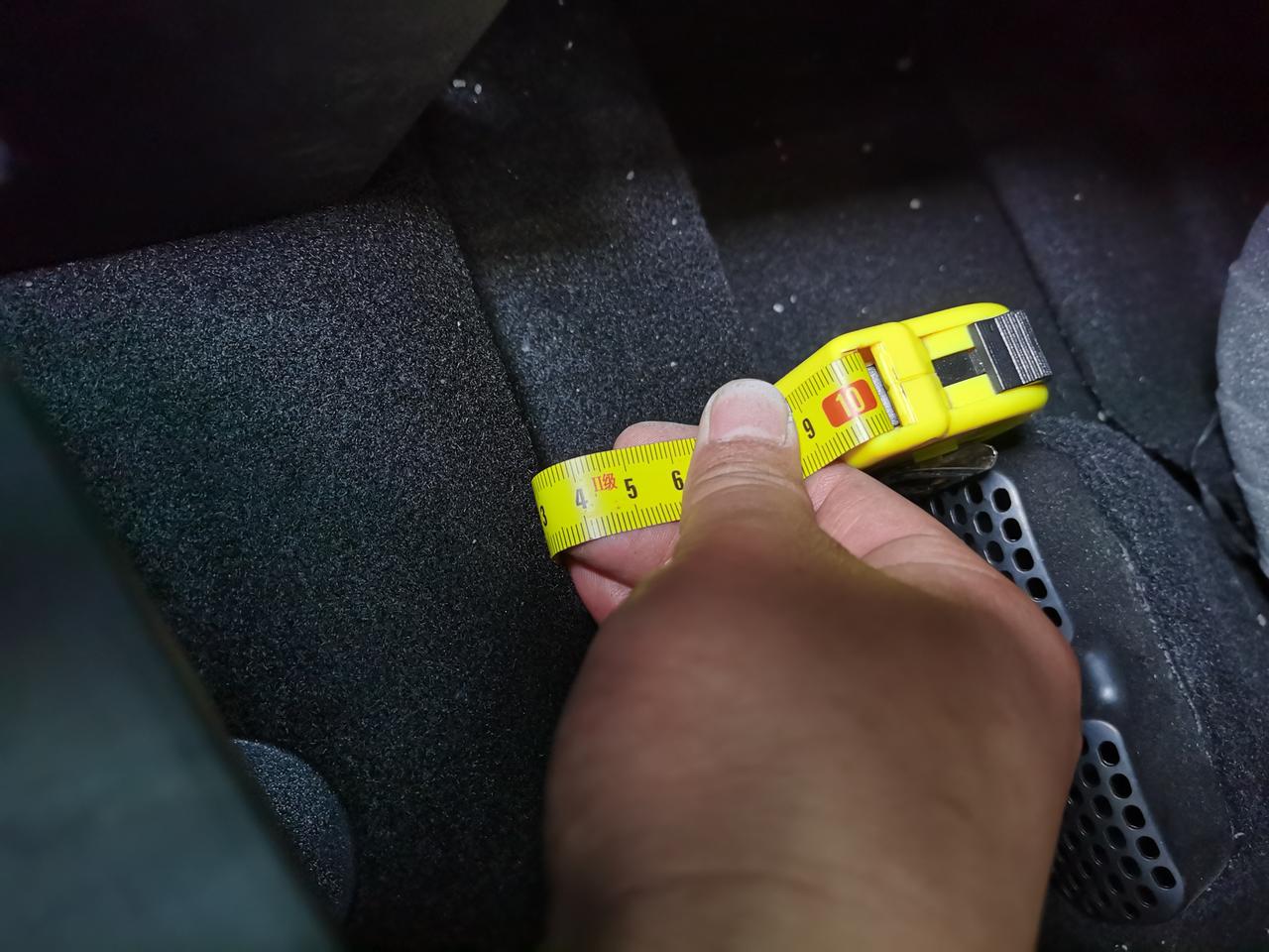 福特锐界 请问各位车友，前排座椅凹槽都是怎么处理的？后备箱遮物帘，有人不用的嘛
