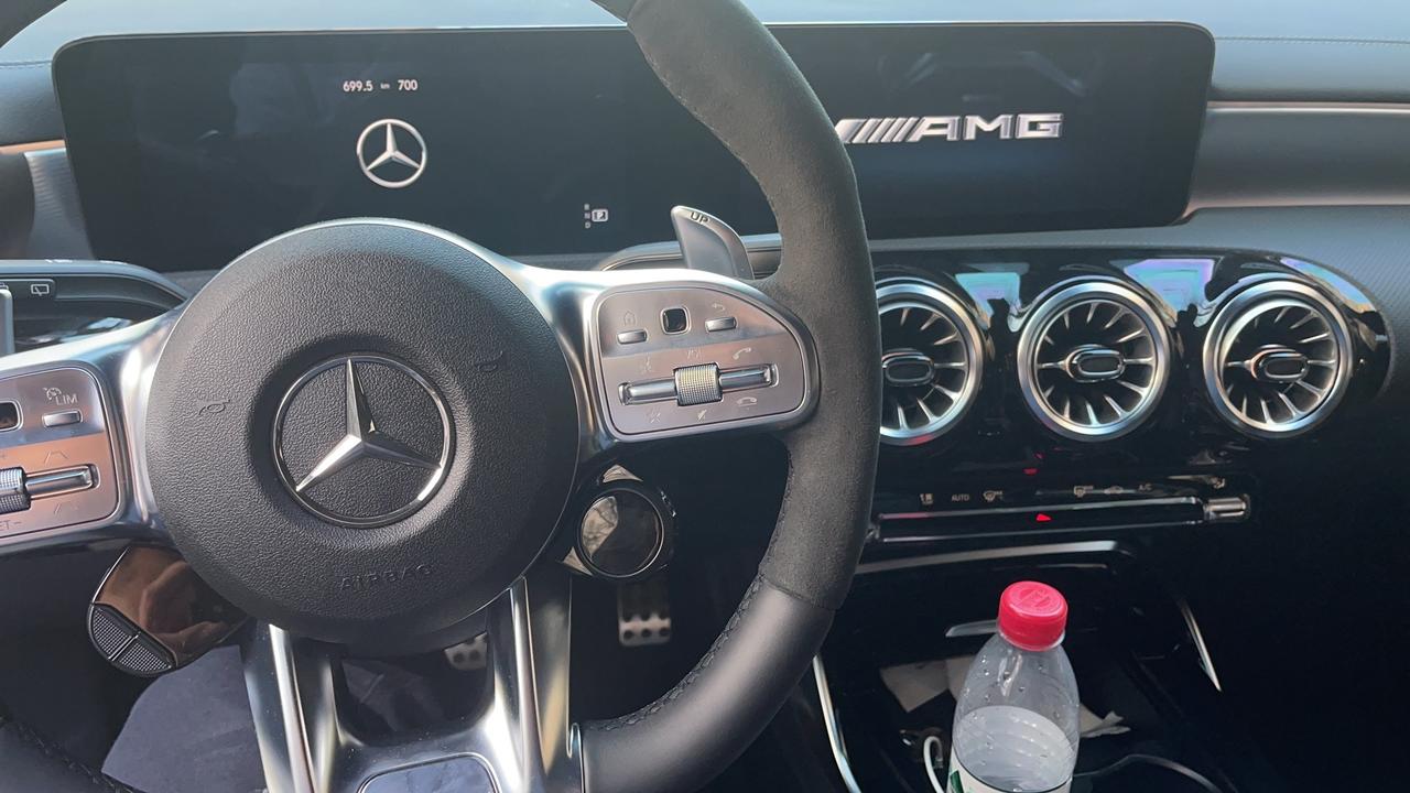 奔驰A级AMG(进口) a45 冷车 怠速不稳定 1400-1500跳动，会持续10左右，这个正常吗？