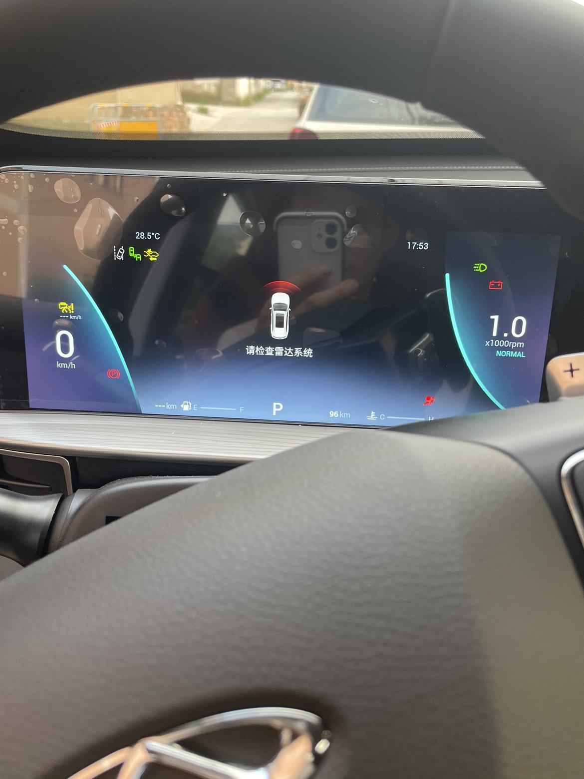 奇瑞瑞虎8 PLUS 兄弟们，这几天8p豪享总有这个提示，开的是城市快速路，偶尔出现，大概过个五六秒就又消失了，请问这是