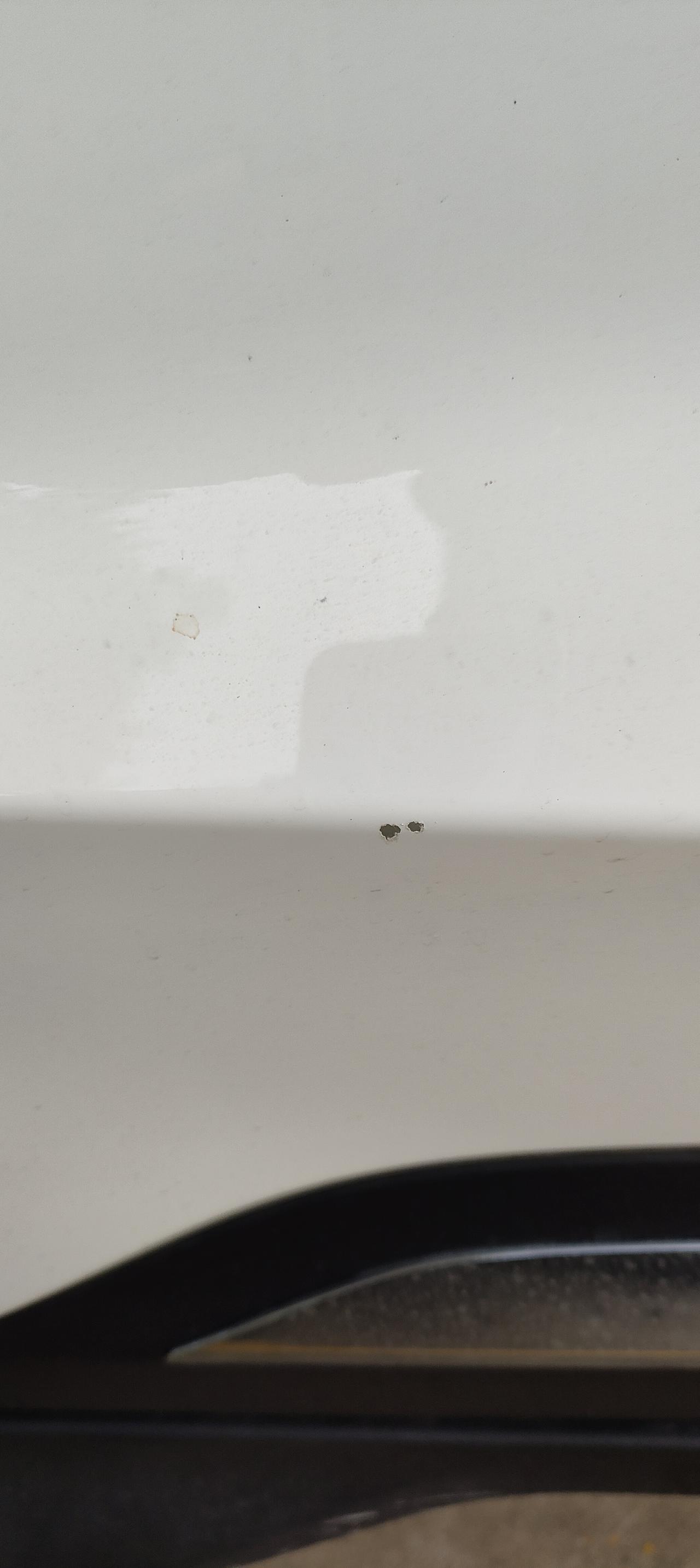 吉利帝豪S ?提车不到20天没有划到，就太阳暴晒几天就这样，问了专业人说喷漆的时有气孔导致的，请问怎么解决