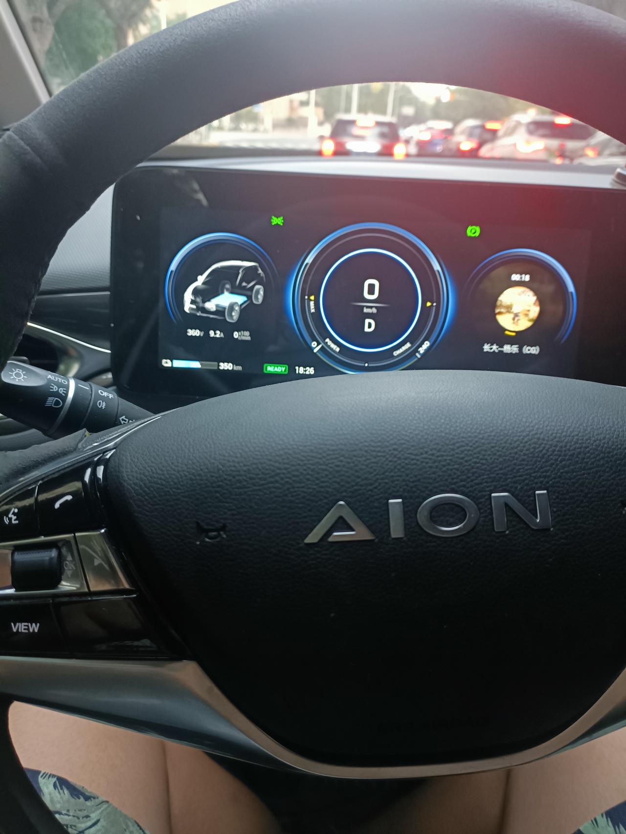 埃安AION V 等红路灯   电流超级大   踩刹车也能感觉到电流  掉电超级快
