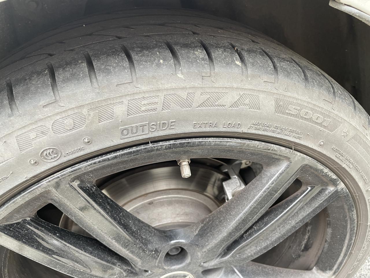 宝马1系 125i 原厂225 40R18 得轮毂J值是多少啊？  可以换235 40 R18得胎吗？  能不能换245