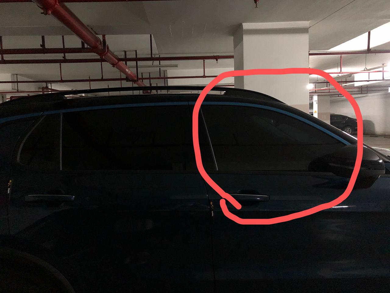 领克01 PHEV 贴了车窗膜完全看不到后视镜，我是被骗了吗这家贴膜店是4s店介绍的，说赠送的车窗膜，当然，到了店之后一