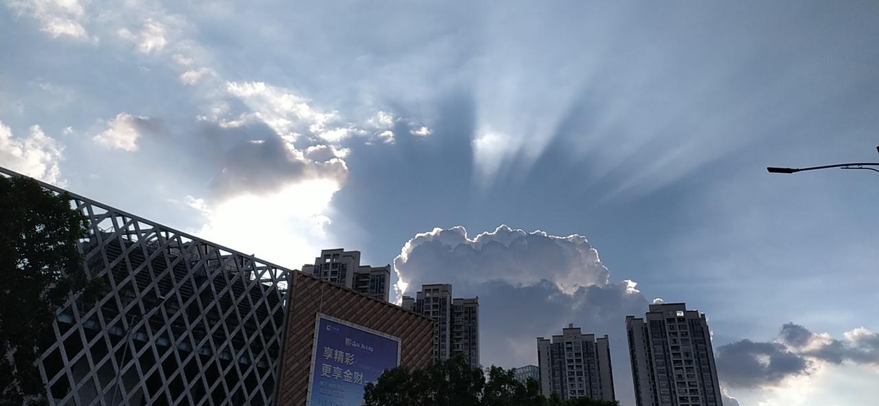 广汽传祺传祺GS4 PLUS  坐标广州，GS4 PLUS 星辰版，落地多少钱？那个4S店优惠力度大？这车除了油耗，还有