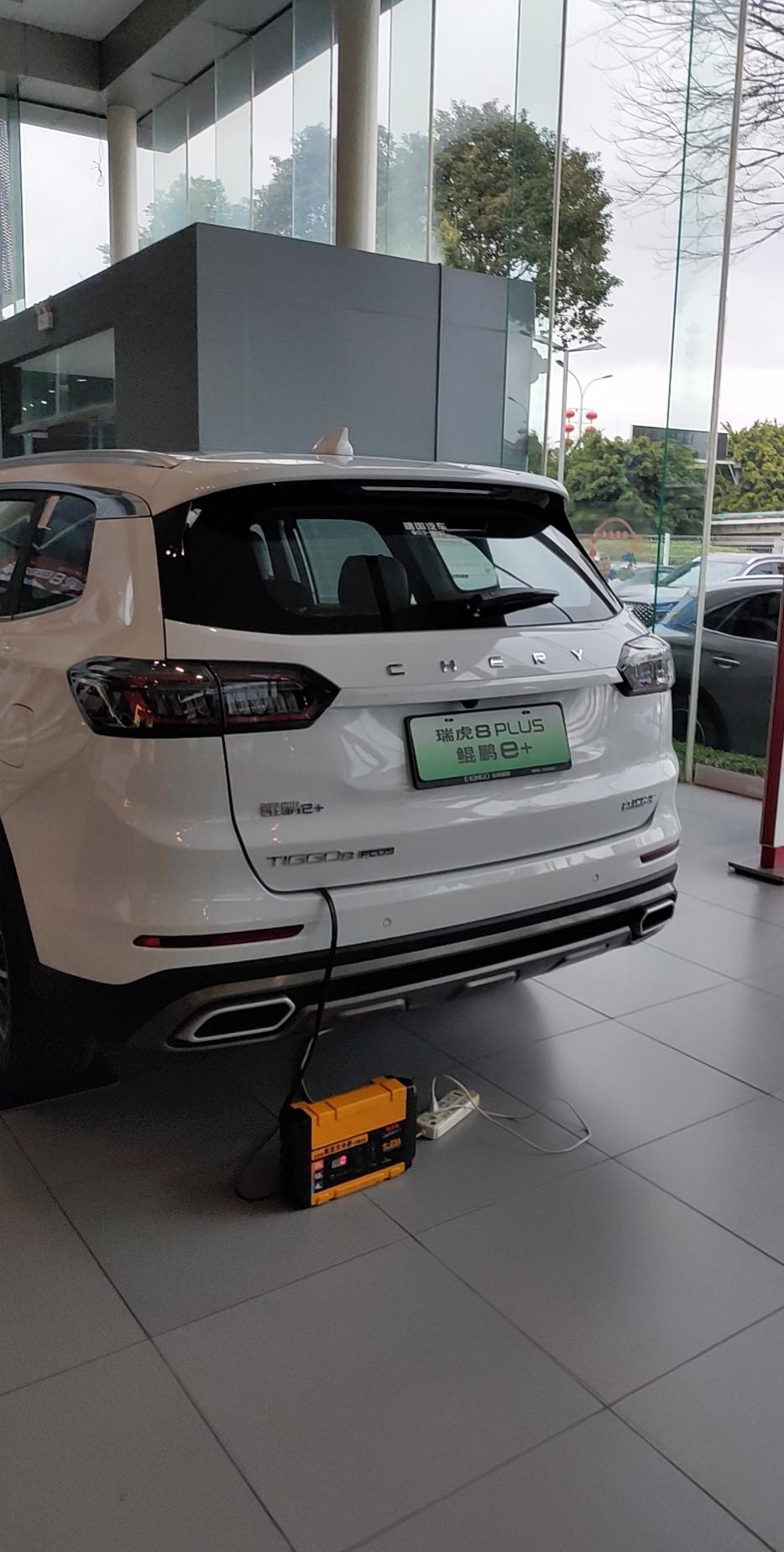 奇瑞瑞虎8 PLUS 亲爱的车友们咨询一哈，在下大坡时，怎样由D档换成M档呢，下完大坡后又怎样由M档换回D档呢，需要踩刹