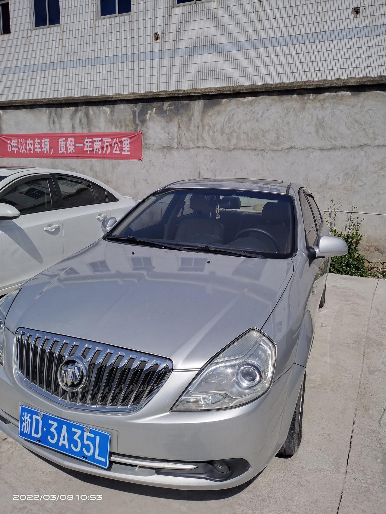 别克凯越 左侧大灯近光灯不亮，这个是要换灯泡还是要换个大灯总成？那个车友知道的说下