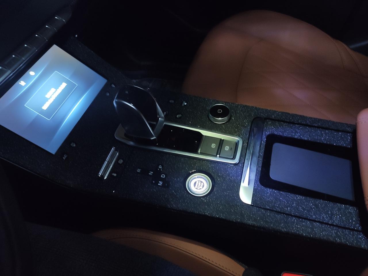 奇瑞瑞虎8 PLUS 我想问一下你们8plus1.6t水杯架都是怎么解决的  根本放不了水杯呀