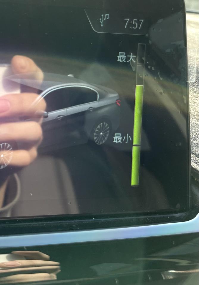 宝马1系 这到底加了几升机油啊？保养好时机油值在最大，现在跑了8000多公里，下降了，正常吗？