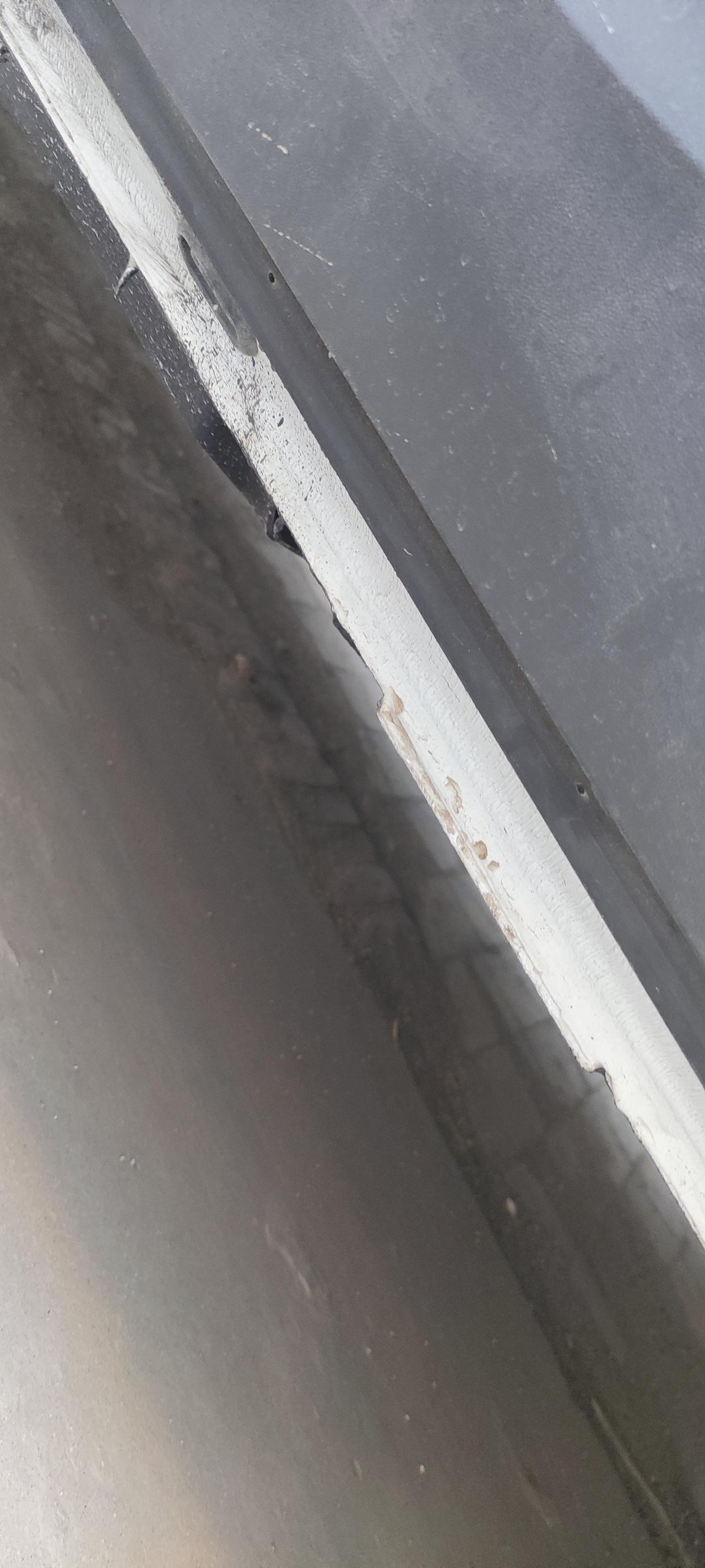 捷达VS7 主驾一侧车底地盘这个是什么 另一半就没有，突出来的那一小块