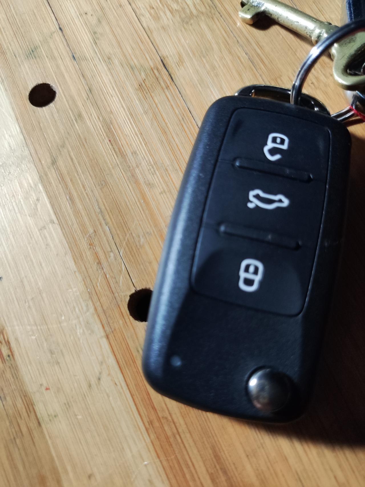 捷达VA3 捷达Va3 车钥匙关闭、打开车门时，有喇叭声音？需要激活吗？