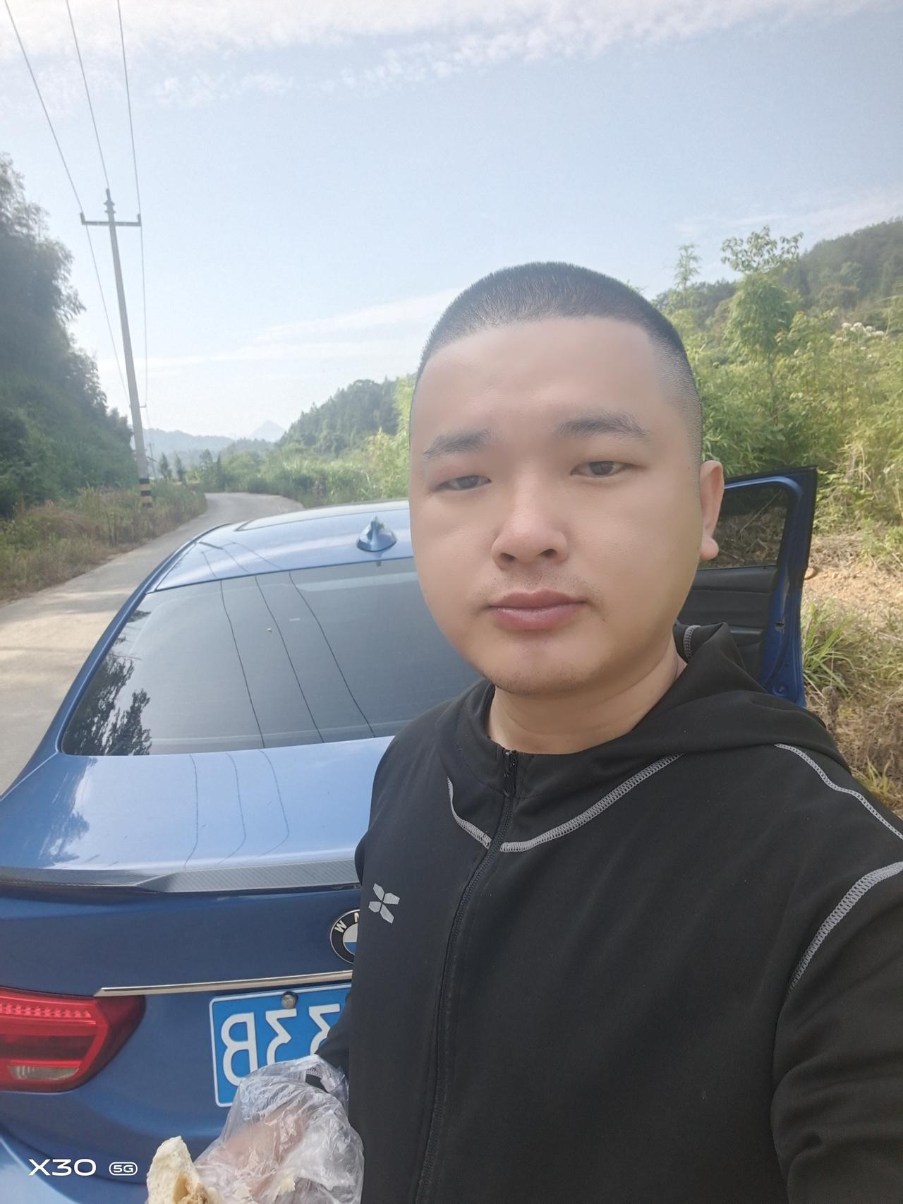 宝马1系 油箱不大加满50L1L油运动模式地板油12km+舒适模式正常开14km+节能模式悠着开18km+