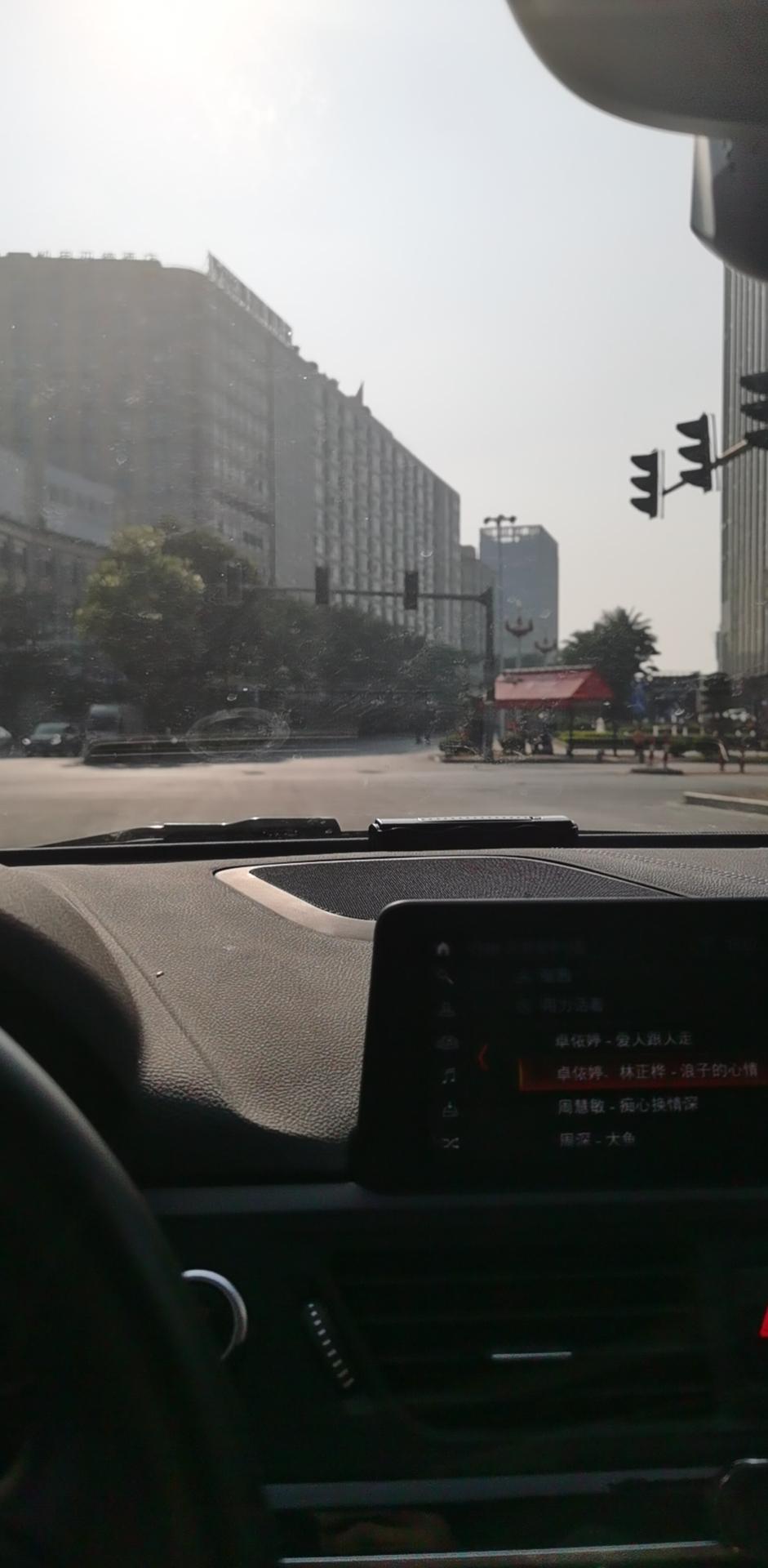 宝马1系 我的120油耗一直在8.5的样子，感觉油耗有点高，而且发动机怠速或低速的时候发次次次的响声，友友们的120有这