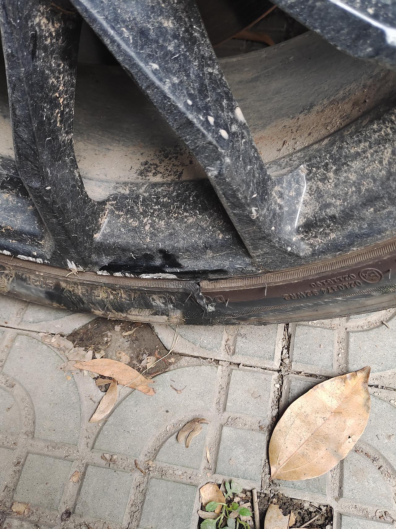 吉利帝豪S 压马路丫子上了因为是跑城市是现在必须就要换轮胎，还是可以在跑跑在换，不上高速就在市区道路跑跑