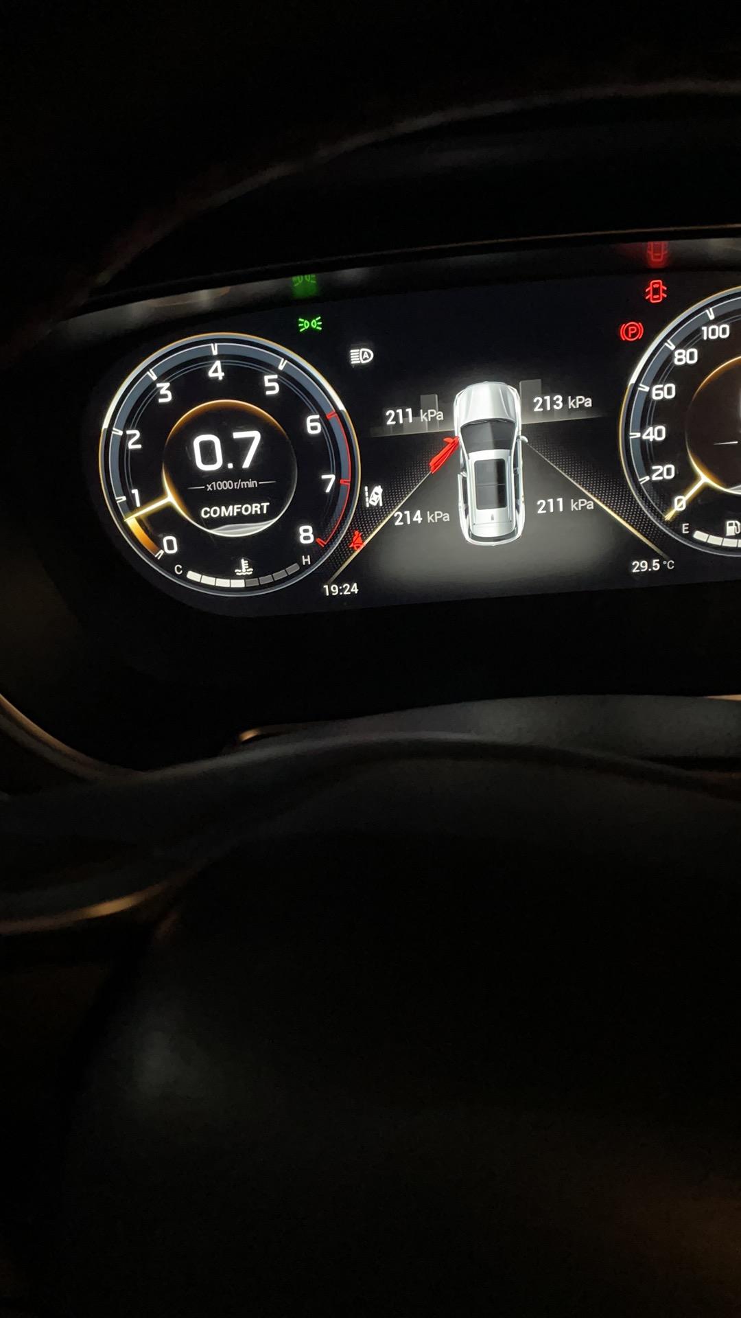 广汽传祺传祺GS4 PLUS 怠速平常0.8-0.9，今晚开怠速0.6-0.7正常吗？