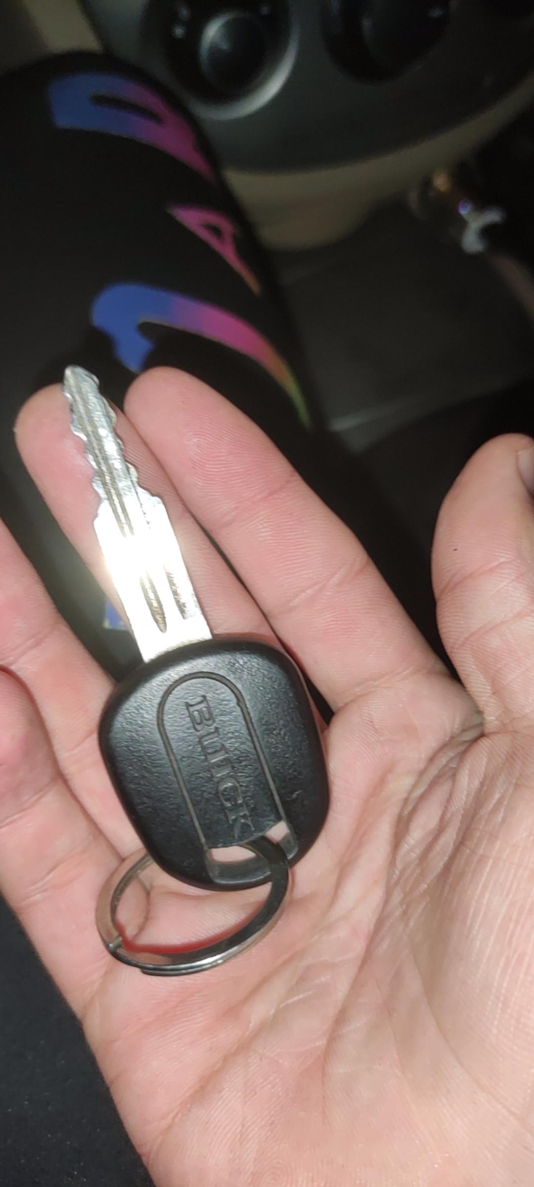 别克凯越 手动钥匙怎么变遥控的