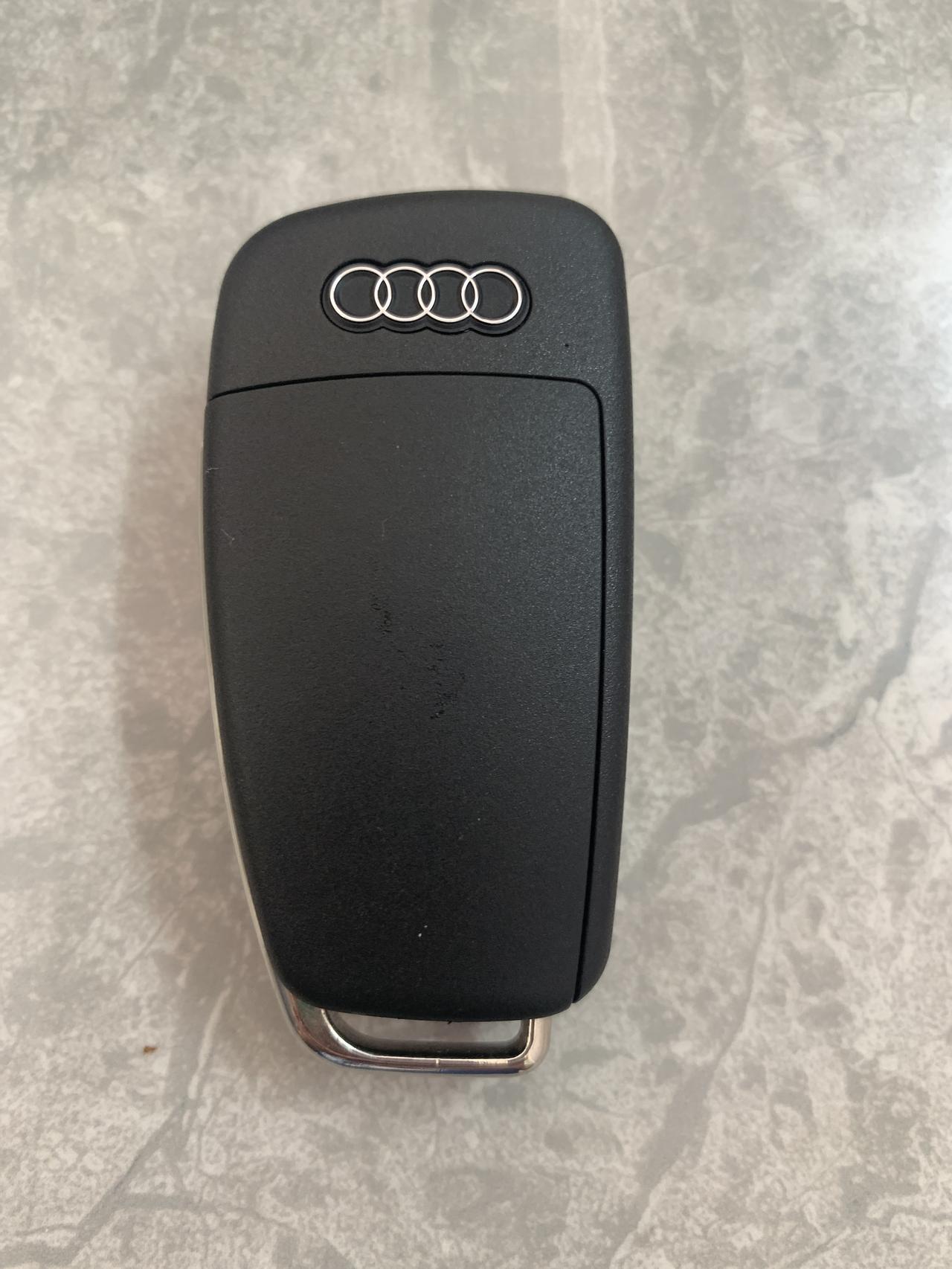 奥迪Q3 Sportback 给我亲的智能钥匙电池都用了多长时间，我的才一年就没电了，正常吗？