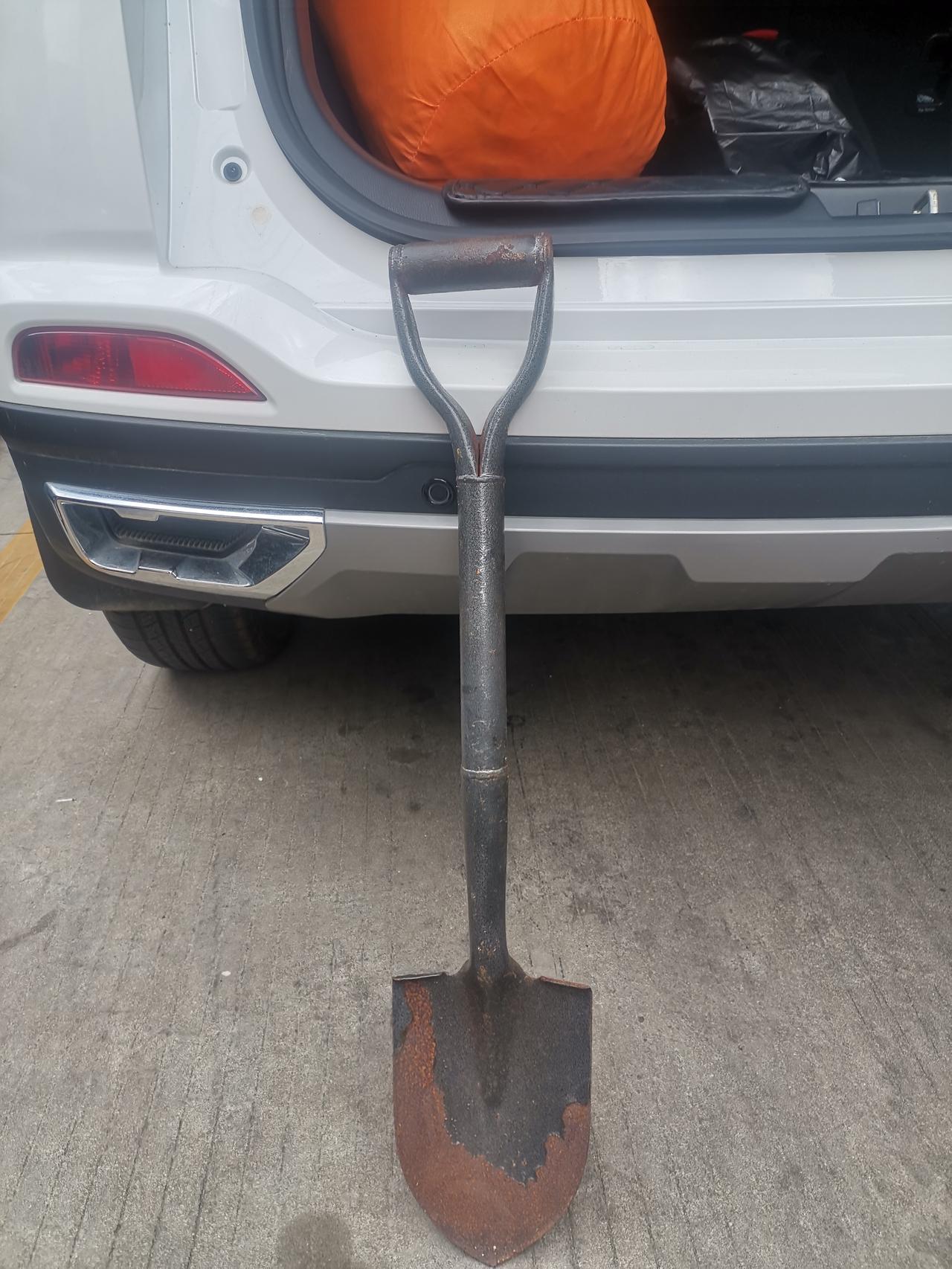奇瑞瑞虎5x 有请买的是自己时尚款，请问第二年你们的保险是买的哪个保险公司的，是多少钱，买的哪一些，正在发愁。请各位自己