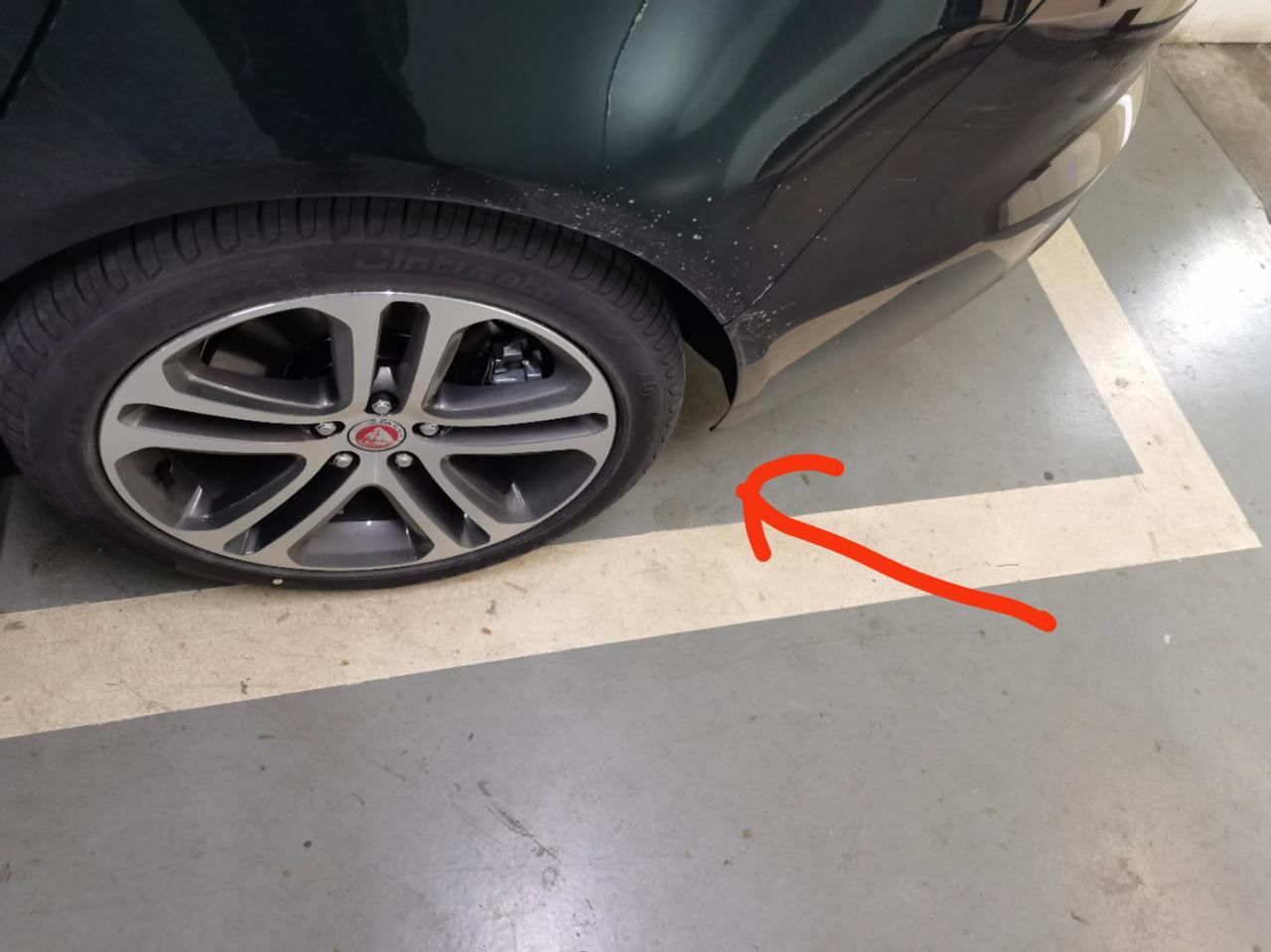 捷豹XEL 这个地方怎么每次都有水啊？销售给我说是排气管的出水