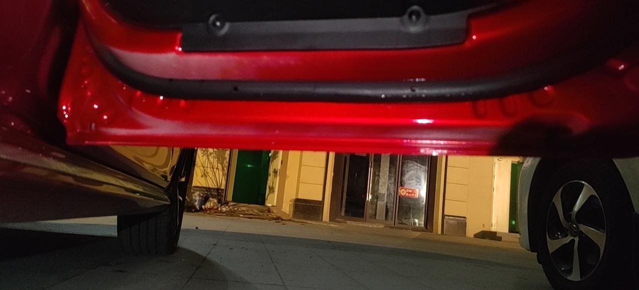 奇瑞艾瑞泽5 PLUS 我想问下各路大神，这种情况该怎么协商 4s店那边都两三周没回复了 四个车门都是这样